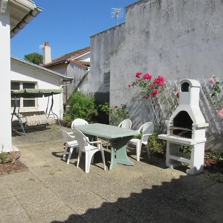 Maison Ideale Pour Familles A 300M De La Plage Avec Cour, Wi-Fi, 2 Logements, Accepte Les Animaux - Fr-1-194-248 Дом отдыха