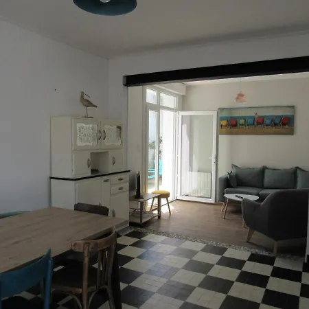 Maison Ideale Pour Familles A 300M De La Plage Avec Cour, Wi-Fi, 2 Logements, Accepte Les Animaux - Fr-1-194-248 *